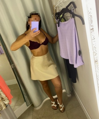 Я опытная в искусстве удовольствия и гарантирую незабываемые моменты. 💋
Мои услуги - это настоящая феерия страсти, эмоций и желания. Дай мне знать о своих предпочтениях, и я окунусь с тобой в мир наслаждения. Я истинная мастерица оральных ласк и знаю, как доставить тебе непревзойденное удовольствие. 💦
Фотографии настоящие и проверенные, поэтому можешь быть уверен, что мы встретимся с той же красоткой, что на снимках. Сексуальные формы, аппетитная грудь и изысканная манера – тебе понравится! 💃
У меня есть множество положительных отзывов от моих довольных клиентов. Они подчеркивают мою страстность, талант и неотразимость. Не упусти свой шанс познать настоящее наслаждение с лучшей индивидуалкой Москвы. Ты заслуживаешь самого лучшего, и я тот счастливчик, который исполнит твои мечты. 🌹
Живу я в Москве, поэтому тебе не придется преодолевать большие расстояния. Встречи возможны на твоей или моей территории в любое время дня или ночи. Милый, приготовься к незабываемому опыту – со мной ты ощутишь настоящую страсть и раскроешь весь свой потенциал. 😉 Эмма